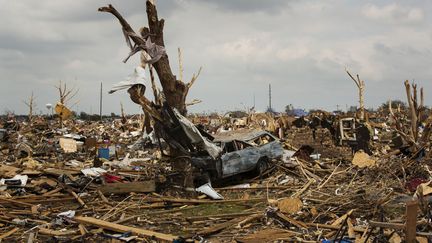 Moore (Oklahoma, Etats-Unis), une semaine apr&egrave;s le passage de la tornade qui a fait 24 victimes, le 26 mai 2013. ( LUCAS JACKSON / REUTERS )