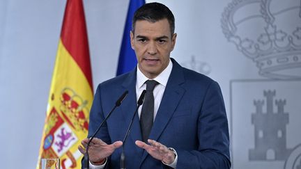 Le Premier ministre espagnol, Pedro Sanchez, lors d'une conférence de presse, à Madrid, la capitale de l'Espagne, le 5 novembre 2024. (BURAK AKBULUT / ANADOLU / AFP)