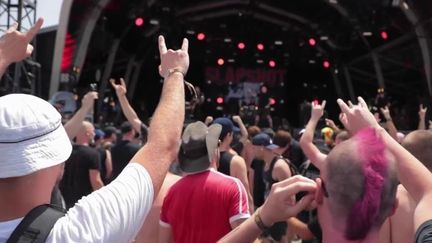 À&nbsp;Clisson, en Loire-Atlantique, les fans de musique métal sont au rendez-vous pour le&nbsp;Hellfest, qui a débuté vendredi 17 juin.&nbsp;Un festival marqué par de fortes chaleurs. (FRANCE 2)