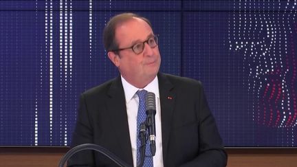 François Hollande,&nbsp;ancien président de la République était l'invité du "8h30 franceinfo", mardi 28 octobre 2020. (FRANCEINFO / RADIOFRANCE)