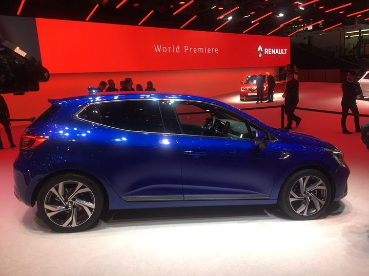 AUTOMOBILE  SALON DE GENEVE. Clio 5, Renault change tout sans rien changer