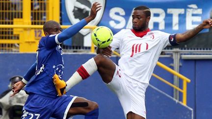 Modeste face à Chedjou (PASCAL POCHARD-CASBIANCA / AFP)