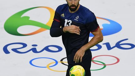 Le handballeur français Nikola Karabatic lors d'un match de préparation aux Jeux olympiques à&nbsp;Rio (Brésil), le 4 août 2016. (FRANCK FIFE / AFP)