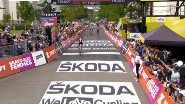 La championne du Danemark Cecilie Uttrup Ludwig remporte la troisième étape de ce Tour de France Femmes. Elle a mis à profit son punch pour disposer de la porteuse du maillot jaune, Marianne Vos qui conserve néanmoins son bien.