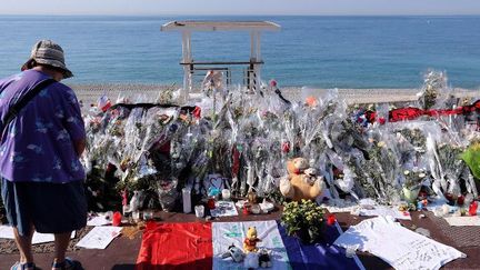 Recueillement à Nice (VALERY HACHE / AFP)