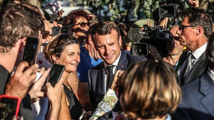 Emmanuel Macron lors de l'inauguration du totem du centenaire du maillot jaune&nbsp;le 19 juillet 2019 à Pau (Béarn). (LE DEODIC DAVID / MAXPPP)