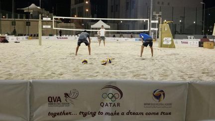 L'équipe de beach-volley israélienne à l'Open FIVB du Qatar. (Capture d&#039;écran de la page Facebook de l&#039;IVA)