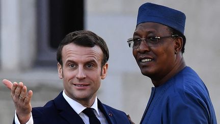 Emmanuel Macron et le président tchadien Idriss Déby, le 13 janvier 2020 à Paris. (GEORGES GOBET / AFP)