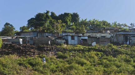 Le bidonville de Kaweni, à Mayotte, le 8 juin 2012. (JEAN-MICHEL DELAGE / SIPA)