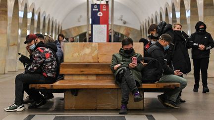 Dans une station de métro de Moscou, en octobre 2021 (illustration). (EVGENY ODINOKOV / SPUTNIK VIA AFP)