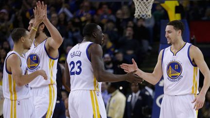 Les Warriors heureux autour de Klay Thompson