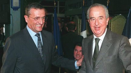 L'ancien Premier ministre Edouard Balladur et son ancien ministre de la D&eacute;fense, Fran&ccedil;ois L&eacute;otard, le 24 f&eacute;vrier 1998 &agrave; Antibes (Alpes-Maritimes). (ALAIN FULCONIS / AFP)