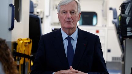 Le nouveau Premier ministre Michel Barnier, lors de sa première visite officielle à l'hôpital Necker, dans le 15e arrondissement de Paris, le 7 septembre 2024. (LUDOVIC MARIN / AFP)