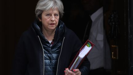 La Première ministre britannique Theresa May quittant le 10, Downing Street à Londres le 14 mars 2018. (DANIEL LEAL-OLIVAS / AFP)