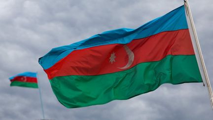 Un drapeau de l'Azerbaïdjan. Photo d'illustration. (EMMANUEL DUNAND / AFP)