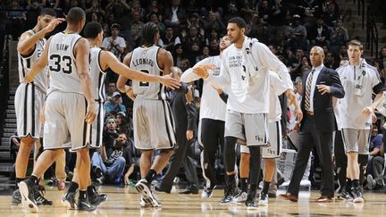 Les San Antonio Spurs de Tim Duncan (D. CLARKE EVANS / NBAE / GETTY IMAGES)