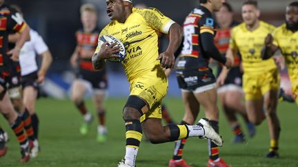 Levani Botia (La Rochelle) contre Gloucester en huitième de finale de la Champions Cup, le 2 avril 2021 au Kingsholm Stadium (ADRIAN DENNIS / AFP)