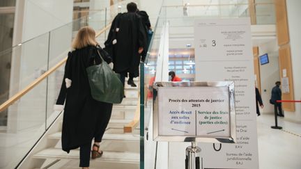 Une des salles d'audience, au premier jour du procès des attentats des 7, 8 et 9 janvier 2015, à Paris, le 2 septembre 2020. (MARIE MAGNIN / HANS LUCAS / AFP)