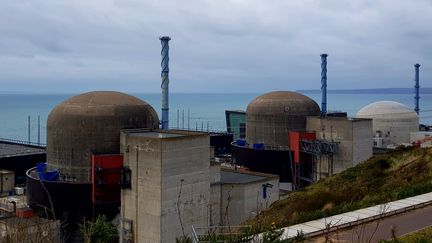 La centrale nucléaire de Flamanville et l'EPR de Flamanville, le 14 novembre 2017. (ANTHONY RAIMBAULT / RADIO FRANCE)