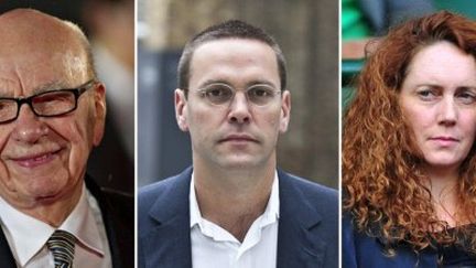 Rupert Murdoch (à gauche), son fils James et Rebekah Brooks (à droite). (AFP PHOTO-STAFF)