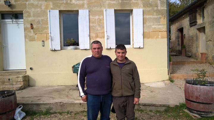 &nbsp; (Patrick et son fils Vincent habitent à proximité des lieux de l'accident. Témoins direct du drame, ils ont tenté de porter secours aux victimes. Ils restent très marqués par l'horreur de la situation © Rebecca Gil / France Bleu Gironde)