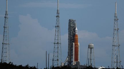 La mission Artémis 1 et la méga fusée sur son pas de tir à Cap Canaveral en Floride (Etats-Unis). (JOE RAEDLE / GETTY IMAGES NORTH AMERICA)