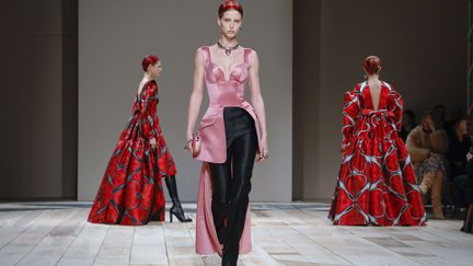 Alexander McQueen automne-hiver 2020-21 à la Paris Fashion Week, le 2 mars 2020 (ARCHIVIO MEZZANOTTI/SHUTTERSTOCK / SIPA)