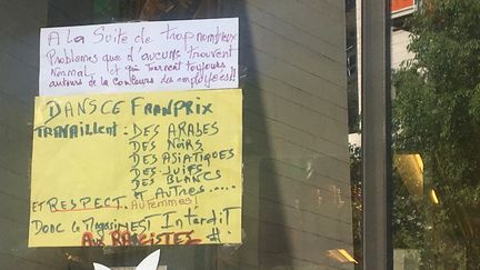 Sur la devanture d'une supérette Franprix du 19e arrondissement de Paris, le 7 mai 2018. (FRANCEINFO)