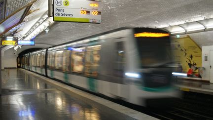 Le métro de Paris sur la ligne 9.&nbsp; (STÉPHANIE BERLU / FRANCE-INFO)