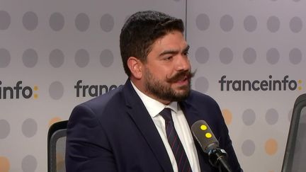 Guillaume Kasbarian était l'invité de "franceinfo soir", jeudi 17 octobre. (CAPTURE D'ECRAN / FRANCEINFO / RADIO FRANCE)