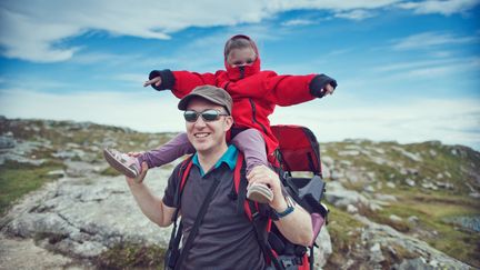 Les p&egrave;res de famille norv&eacute;giens pourront d&eacute;sormais prendre 14 semaines de cong&eacute; parental. (JELATERINA NIKITINA / GETTY IMAGES)