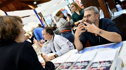 Le comédien et écrivain Philippe Torreton lors de la Foire aux livres à Brive-la-Gaillarde (Corrèze) le 9 novembre 2018 (ST?PHANIE PARA / MAXPPP)