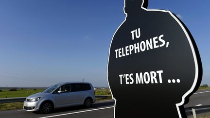 &nbsp; (Pour réduire la mortalité sur les routes, la Ligue contre la violence routière demande l’interdiction de toute pratique de téléphone au volant, y compris le recours au bluetooth © Maxppp)