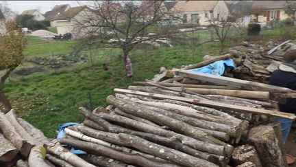 Énergie : des habitants se chauffent grâce au bois communal à un prix défiant toute concurrence (FRANCE 2)