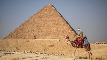 Le site des pyramides au Caire déserté par les touristes le 20 janvier 2016. (AFP/ Mohamed El-Shahed)