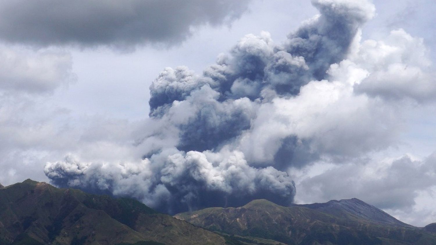 Volcano eruption aso mount Volcanoes at