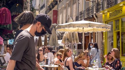 Une terrasse d'un café, le 1er juin 2021.&nbsp; (BRUNO LEVESQUE / MAXPPP)