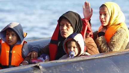 &nbsp; (Des réfugiés à leur arrivée ce jeudi matin sur l'île grecque de Chios © REUTERS / Umit Bektas)