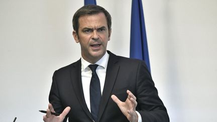 Olivier Véran, le ministre de la Santé, le 26 août 2021 lors d'une conférence de presse à Paris. (STEPHANE DE SAKUTIN / AFP)