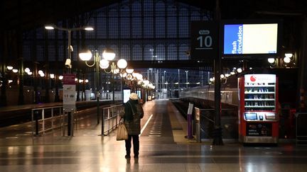 Le hall de la gare du Nord, à Paris, le 31 janvier 2023. (CHRISTOPHE ARCHAMBAULT / AFP)