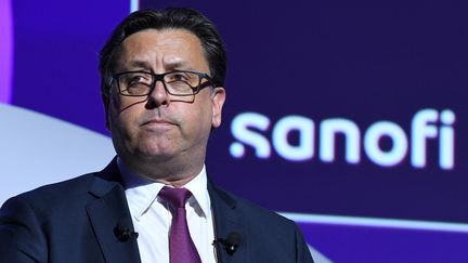 Paul Hudson, directeur général du groupe pharmaceutique français Sanofi, à Paris, le 3 mai 2022. (ERIC PIERMONT / AFP)