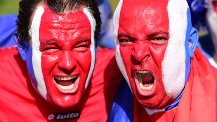 Des supporters du Costa Rica, avant le huit&egrave;mes de finale de Coupe du monde contre la Gr&egrave;ce, dimanche 29 juin, &agrave; Recife (Br&eacute;sil). (RONALDO SCHEMIDT / AFP)