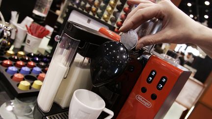 Nespresso et ses capsules de café sont vendus partout dans le monde. (JEFF HAYNES / AFP)