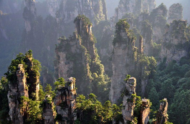 Paysage des Tianzi Mountains dans le parc national de Zhangjiajie, province du Hunan (Chine). Le paysage qui a inspiré Avatar. (XIAO YUANPAN / IMAGINECHINA)