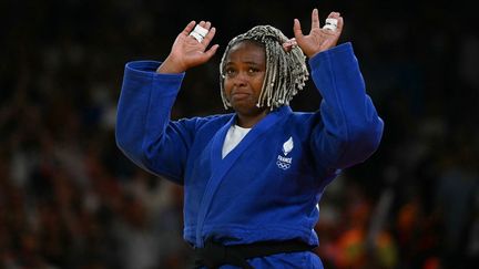 La judokate Romane Dicko sur le tatami de l'Arena Champ-de-Mars aux Jeux olympiques de Paris, le 2 août 2024. (LUIS ROBAYO / AFP)