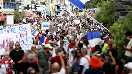Une manifestation anti pass sanitaire à Nice, le 7 août 2021. (DYLAN MEIFFRET / MAXPPP)