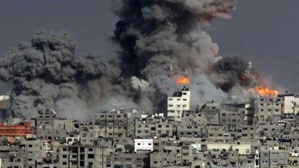 Bombardements israéliens sur la ville de Gaza, le 29 juillet 2014. (ASHRAF AMRA / AFP)