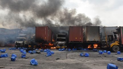 L'entrepôt de Sitakunda (Bangladesh) après l'explosion, le 5 juin 2022. (MOHAMMAD SHAJAHAN / ANADOLU AGENCY / AFP)