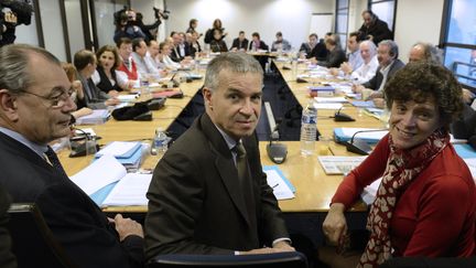 Les repr&eacute;sentants du patronat &agrave; la table des n&eacute;gociations, jeudi 10 janvier 2013, au si&egrave;ge du Medef &agrave; Paris. (BERTRAND GUAY / AFP)