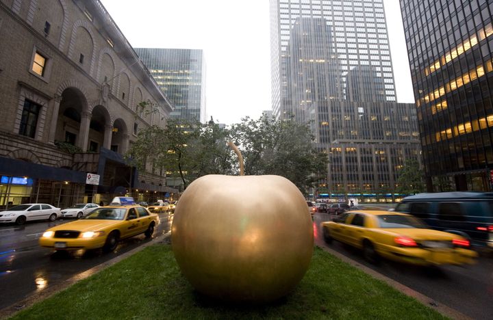 "Pomme de New York", Claude Lalanne, Park Avenue, New York, sept 2009
 (DON EMMERT / AFP)